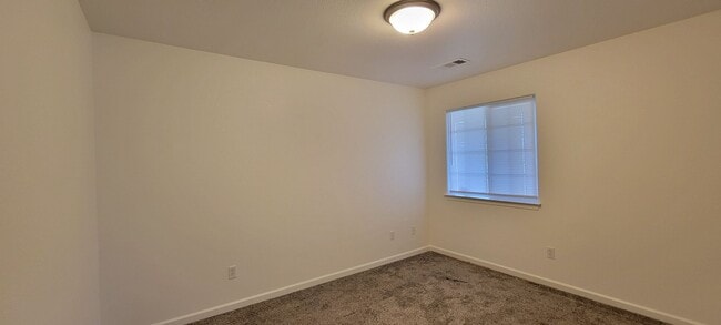 Building Photo - Great Anderson Location on Corner Lot, 3 Bedroom, 2 Bath Home