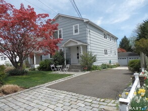 Building Photo - 306 Grovers Ave