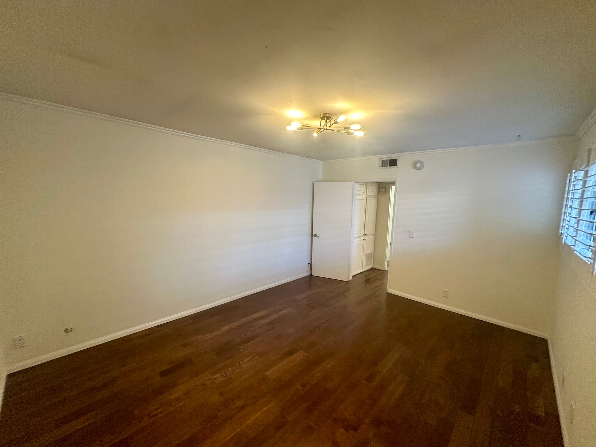 Building Photo - 700 Westmount Dr