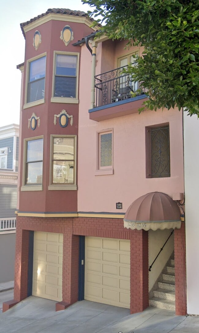 Primary Photo - 1233 Montgomery St