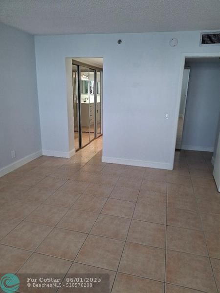 Building Photo - 105 Lake Emerald Dr