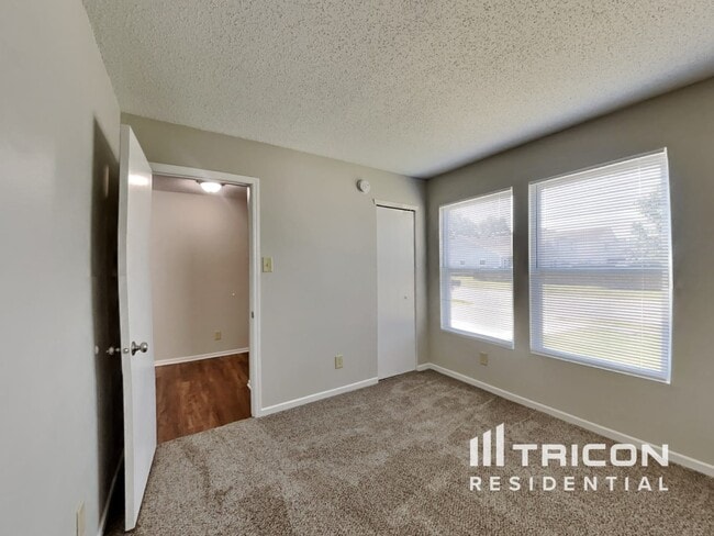 Building Photo - 8902 Hosta Way