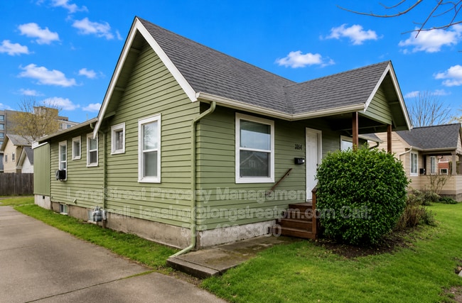 Building Photo - 1654 NW Van Buren Ave