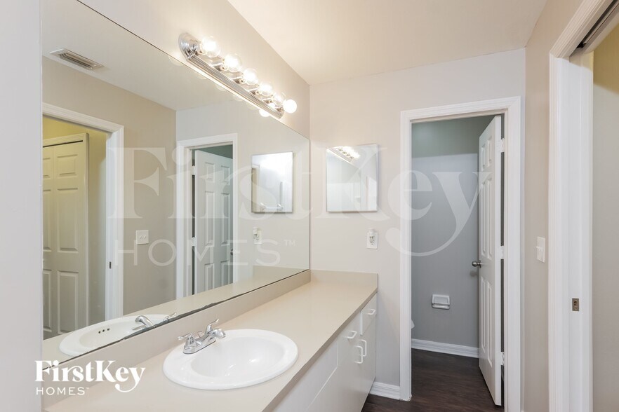 Building Photo - 1016 SW 37th Terrace