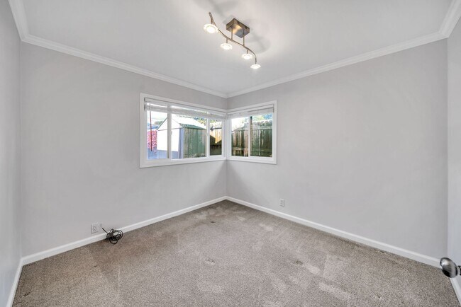 Building Photo - Welcome Home to the peaceful Shoreview Nei...