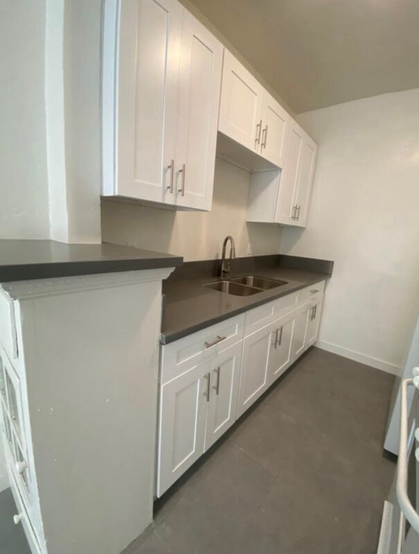 Building Photo - 5987 Franklin Ave