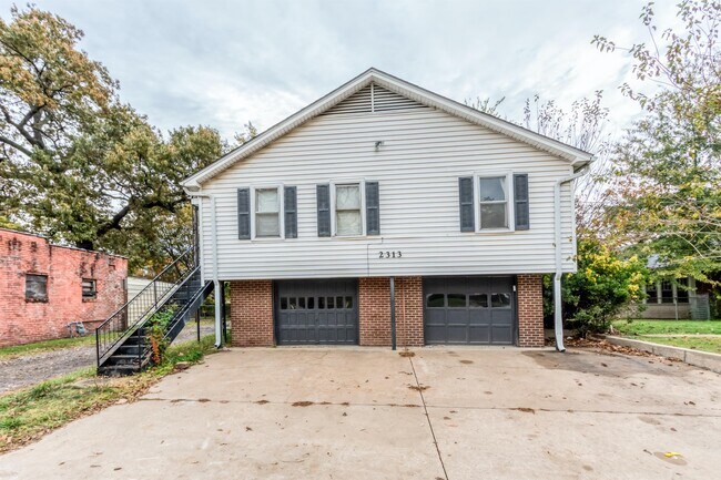 Primary Photo - 2313 Dodson Ave