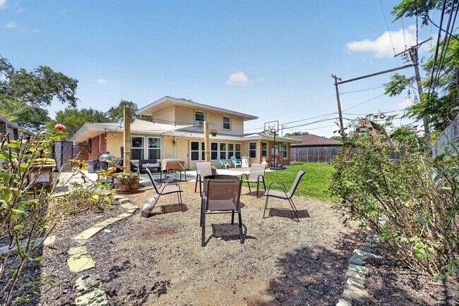 Building Photo - 609 Peerman Pl