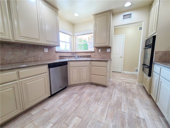 Building Photo - 1012 Fulbright Ave