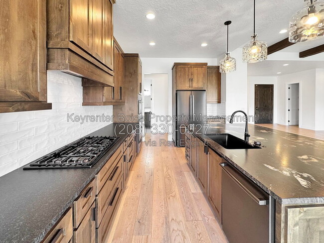 Building Photo - 5298 W Parkridge Dr