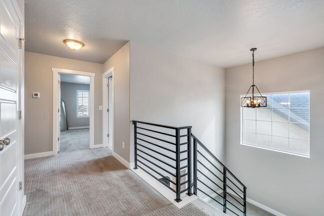 Building Photo - Stunning 5 Bedroom Herriman Home with Mode...