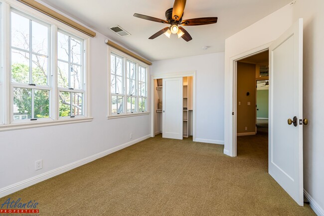 Building Photo - Stunning Cambrian Home | Desirable Neighborhood