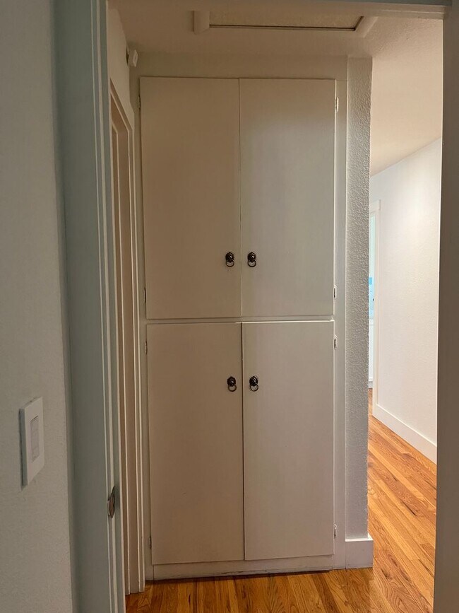 Building Photo - Charming Winters Home