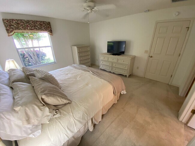 Building Photo - Beautiful 3 + 2 Fully Furnished/Turnkey ANNUAL Lease in The Village of Belle Aire