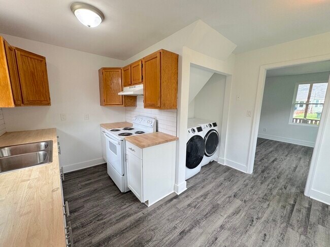 Building Photo - CHARMING 4-BEDROOM, 2-BATH COTTAGE-STYLE HOME IN HAMPTON, VA!