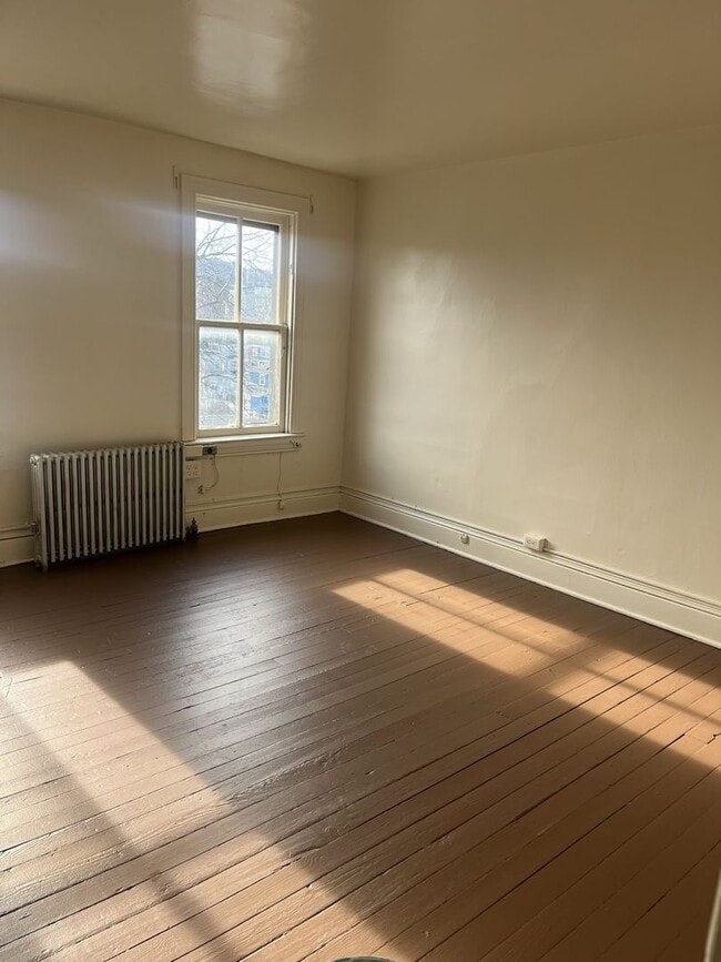 Building Photo - 272 W Cottage Pl