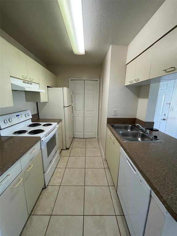 Building Photo - 2550 N Alafaya Trail