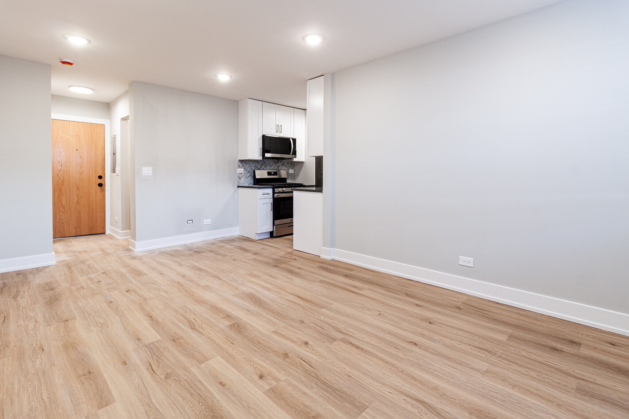 Building Photo - 531 W Aldine Ave