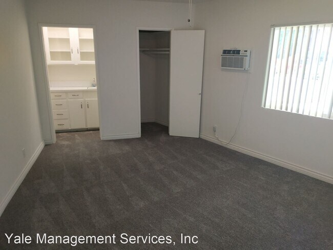 Building Photo - 18553-18563 Clark St