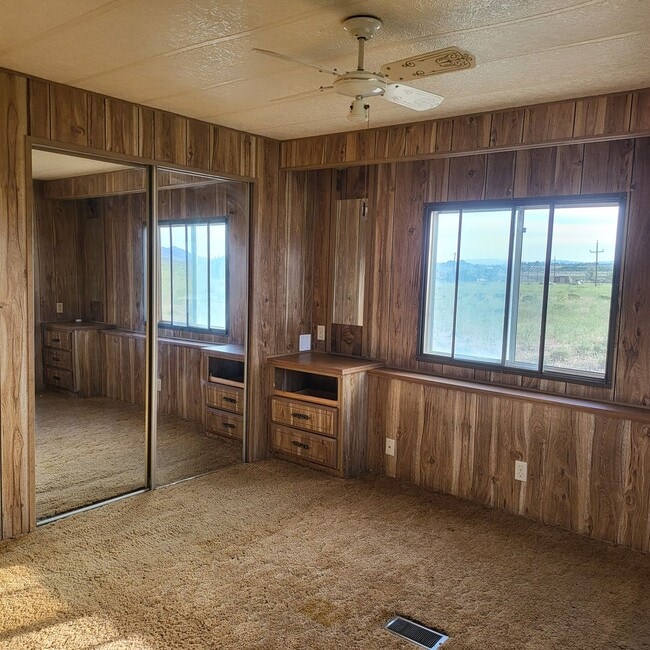 Building Photo - 2 Bedroom With a Great View