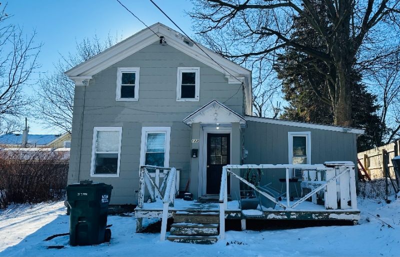 Primary Photo - 122 W Oneida St