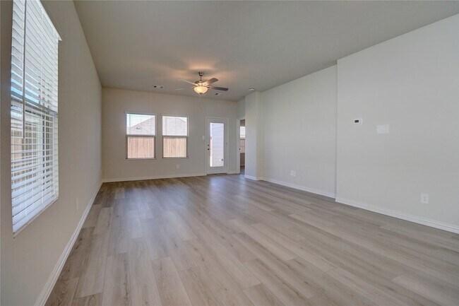 Building Photo - 4104 Zoe Ln