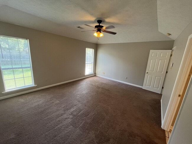 Building Photo - 28 Hillsboro Dr