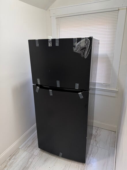 Building Photo - 732 Rockford Ave