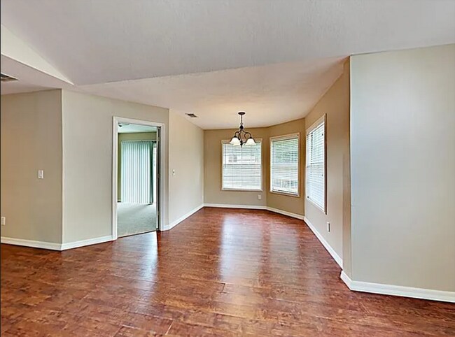 Building Photo - 637 Greencove Terrace