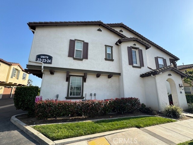Building Photo - 2750 E Oak Hill Dr