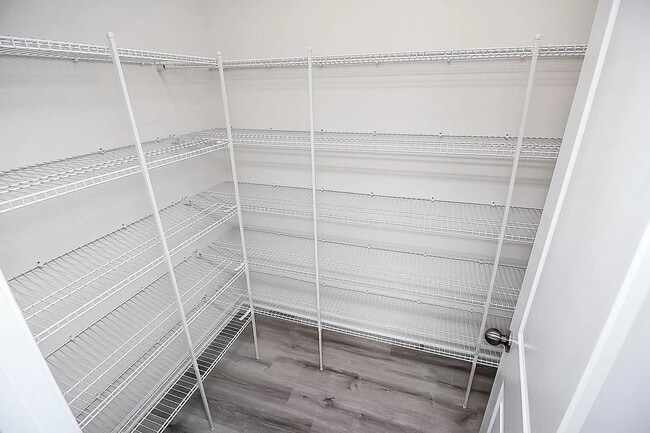 Building Photo - Home with 4 bedrooms, 3 full baths Fence in Yard