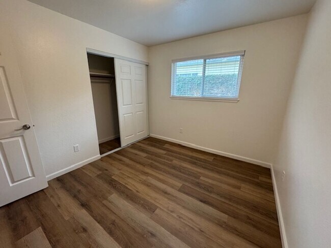 Building Photo - Beautiful 4 Bedroom House Available Now!