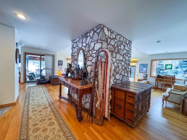 Building Photo - 458 Cider Mountain Rd