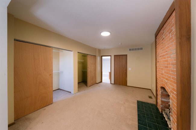 Building Photo - 252 S Washington Ave