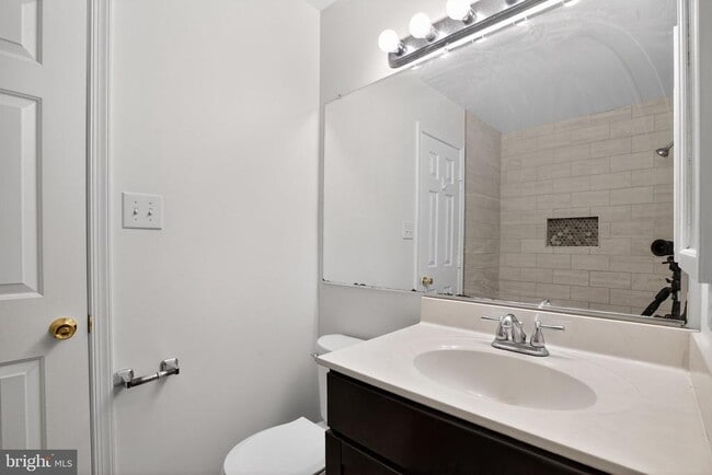 Building Photo - 2705 Vista Ct