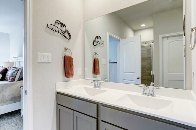 Building Photo - 16454 Rosary Pea Pl