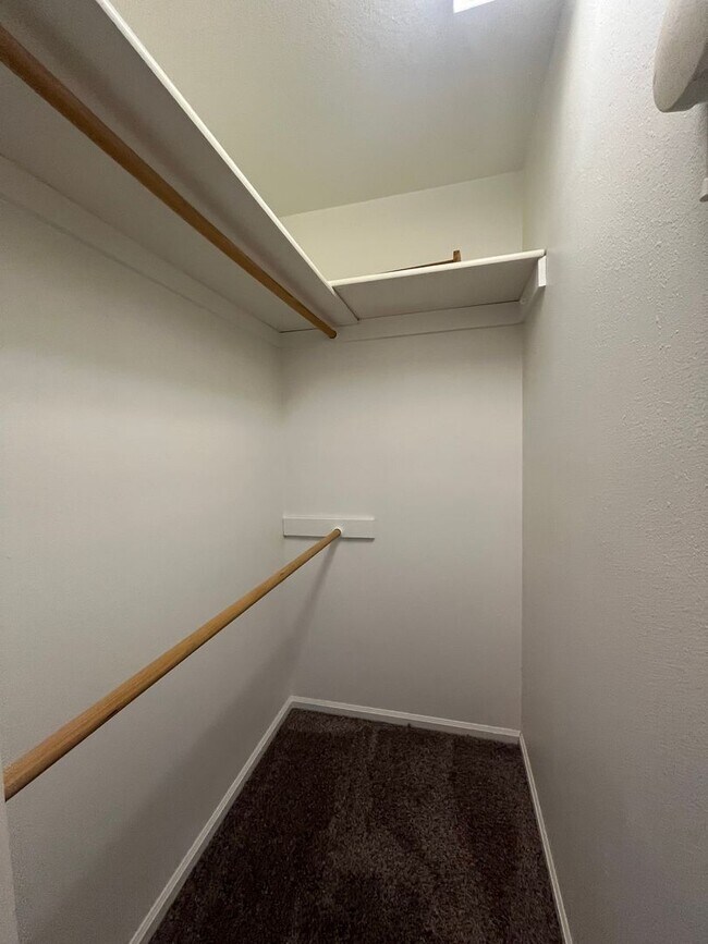 Building Photo - 2-Bedroom 1 1/2-Bathroom Duplex in Thurston