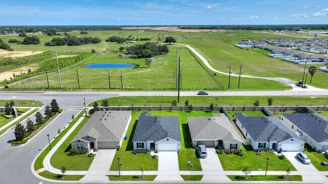 Building Photo - Beautiful Newer Build! Pet-Friendly 4-Bedr...