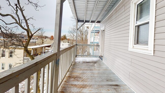 Building Photo - 18 Rowell St