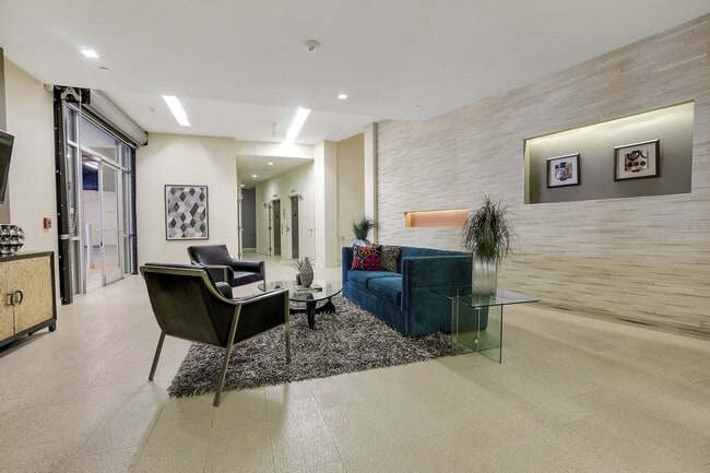 Building Photo - Legado Encino