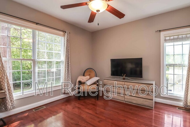 Building Photo - 203 Braebrook Way