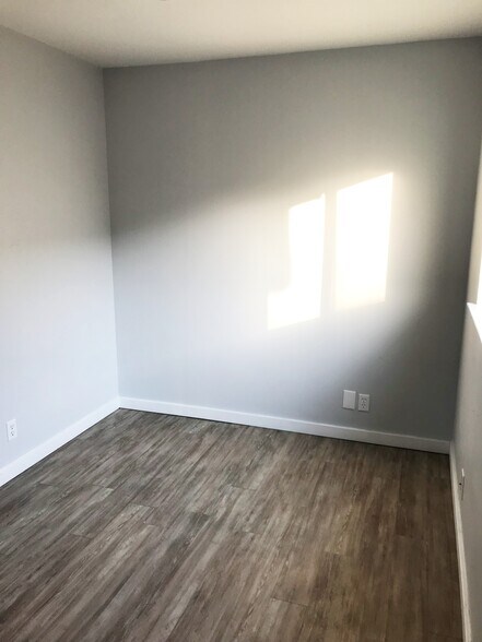 2nd bedroom or office space - 10822 Green Brook Dr