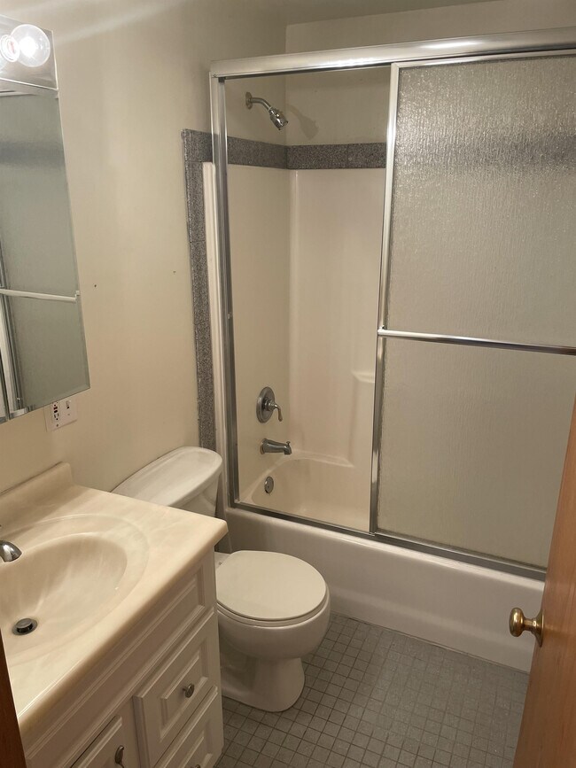 Building Photo - 2087 Colony Ct