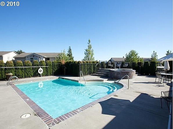 Pool and spa - 15058 NW Central Dr