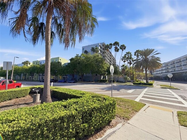 Building Photo - 201 W Laurel St