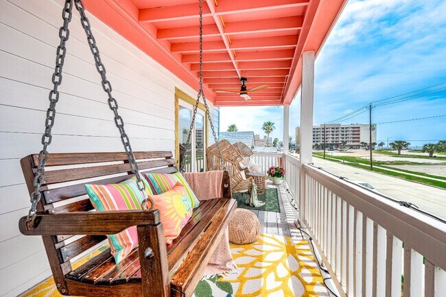 Building Photo - 3412 Ave S