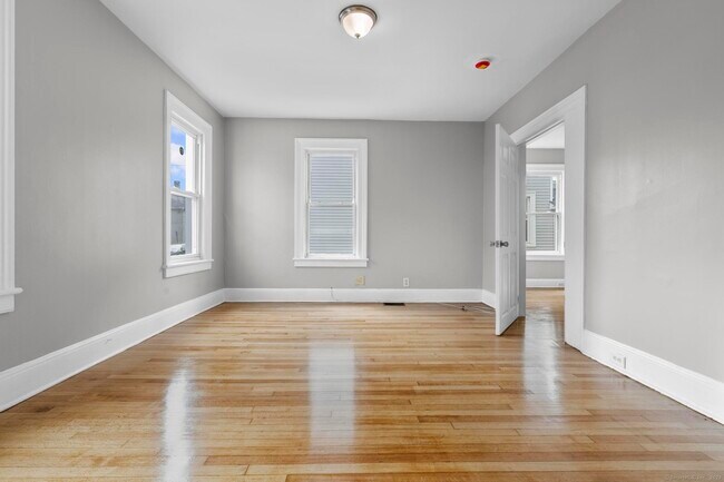 Building Photo - 857 Noble Ave