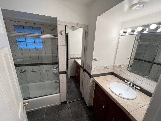 Building Photo - 2829 SW Cornell Ave