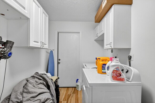 Building Photo - 2700 Yarmouth Dr