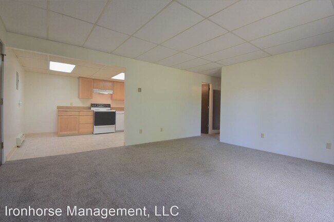 Building Photo - 805 W Villard St